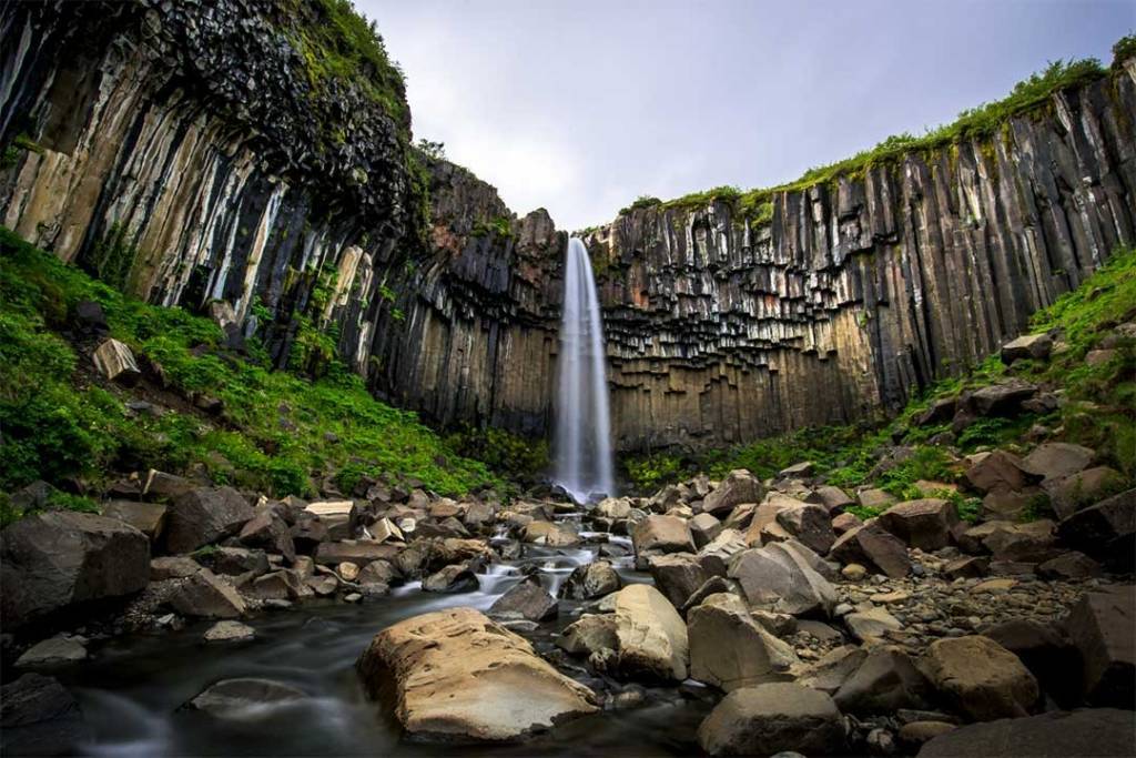 Cosa fare in Islanda: vedere la cascata Svartifoss