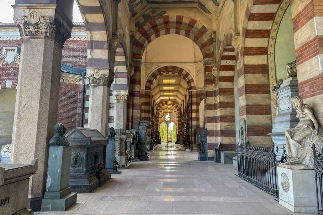 Interni del Cimitero Monumentale di Milano